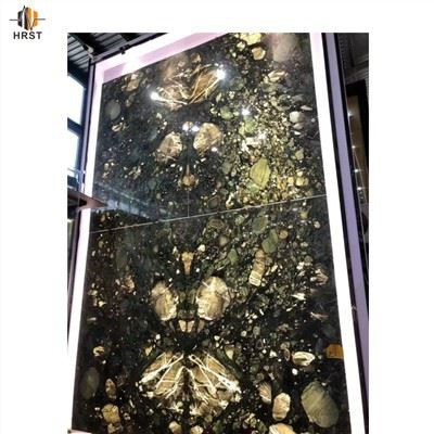 Πράσινη πέτρα με οπίσθιο φωτισμό