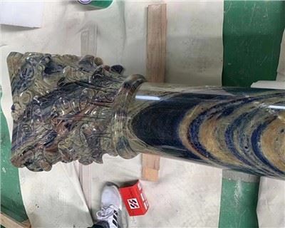 Κολόνες μαρμάρινης στήλης